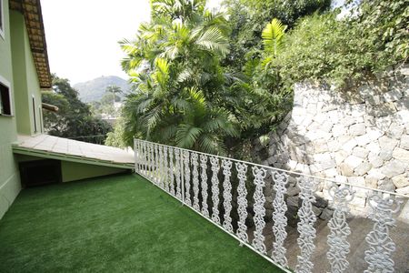 Casa de condomínio para alugar com 700m², 3 quartos e 2 vagasQuintal