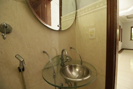 Casa de condomínio para alugar com 700m², 3 quartos e 2 vagasLavabo