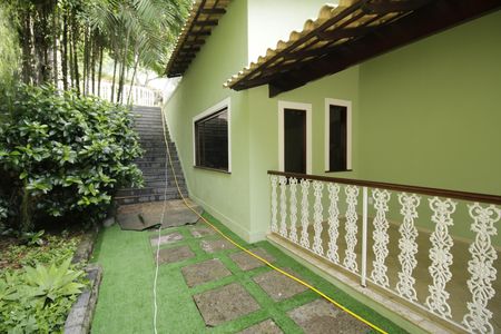 Casa de condomínio para alugar com 700m², 3 quartos e 2 vagasQuintal