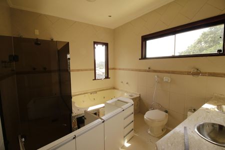 Casa de condomínio para alugar com 700m², 3 quartos e 2 vagasBanheiro da Suíte 3