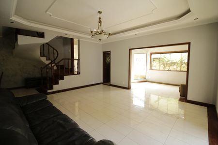 Casa de Condomínio para alugar com 3 quartos, 700m² em Jacarepaguá, Rio de Janeiro