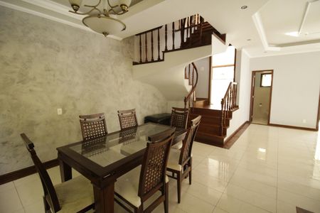 Casa de condomínio para alugar com 700m², 3 quartos e 2 vagasSala