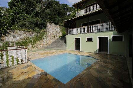Casa de condomínio para alugar com 700m², 3 quartos e 2 vagasPiscina