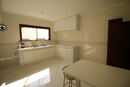 Casa de condomínio para alugar com 700m², 3 quartos e 2 vagasCozinha