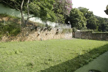 Casa de condomínio para alugar com 700m², 3 quartos e 2 vagasQuintal