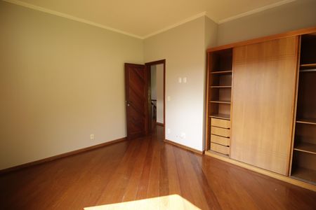 Casa de condomínio para alugar com 700m², 3 quartos e 2 vagasQuarto 1
