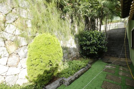 Casa de condomínio para alugar com 700m², 3 quartos e 2 vagasQuintal
