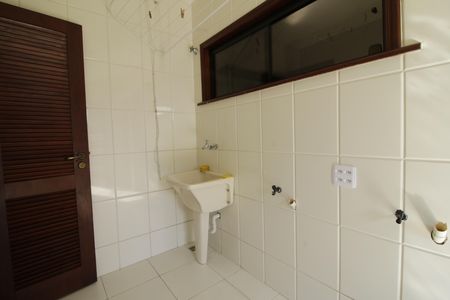 Casa de condomínio para alugar com 700m², 3 quartos e 2 vagasÁrea de Serviço