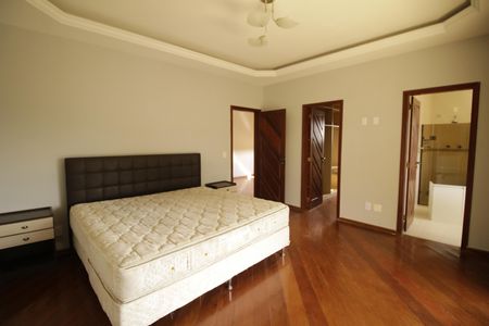 Casa de condomínio para alugar com 700m², 3 quartos e 2 vagasSuíte 3