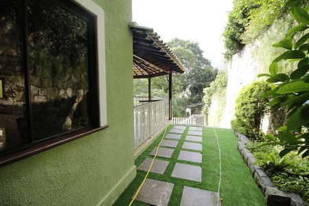 Casa de condomínio para alugar com 700m², 3 quartos e 2 vagasQuintal