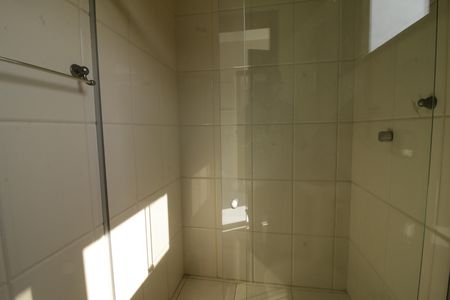 Casa de condomínio para alugar com 700m², 3 quartos e 2 vagasBanheiro de serviço