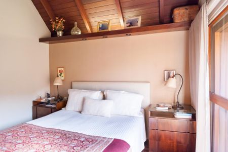 Casa de condomínio à venda com 400m², 4 quartos e 6 vagas Casa de condomínio à venda com 400m², 4 quartos e 6 vagassuite
