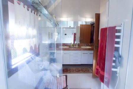 Casa de condomínio à venda com 400m², 4 quartos e 6 vagas Casa de condomínio à venda com 400m², 4 quartos e 6 vagasBanheiro suite