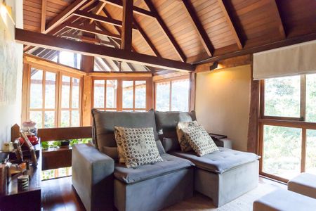 Casa de condomínio à venda com 400m², 4 quartos e 6 vagas Casa de condomínio à venda com 400m², 4 quartos e 6 vagassala 2