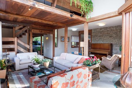 Casa de condomínio à venda com 400m², 4 quartos e 6 vagas Casa de condomínio à venda com 400m², 4 quartos e 6 vagassala