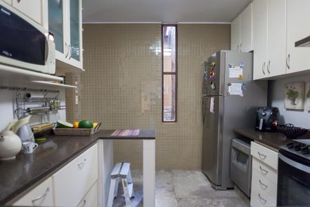 Casa de condomínio à venda com 400m², 4 quartos e 6 vagas Casa de condomínio à venda com 400m², 4 quartos e 6 vagasCozinha
