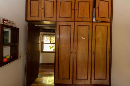Quarto 2 de casa de condomínio à venda com 4 quartos, 400m² em Vila D’el Rey, Nova Lima