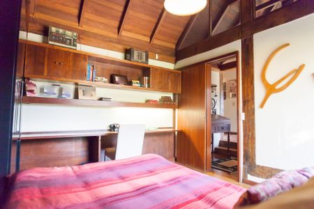 Casa de condomínio à venda com 400m², 4 quartos e 6 vagas Casa de condomínio à venda com 400m², 4 quartos e 6 vagasquarto 1