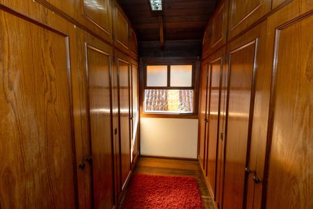Casa de condomínio à venda com 400m², 4 quartos e 6 vagas Casa de condomínio à venda com 400m², 4 quartos e 6 vagasCloset 1 da Suíte