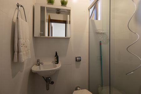 Área de Serviço - Banheiro de casa de condomínio à venda com 4 quartos, 400m² em Vila D’el Rey, Nova Lima