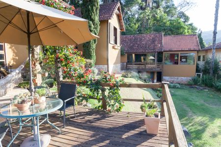 Casa de condomínio à venda com 400m², 4 quartos e 6 vagas Casa de condomínio à venda com 400m², 4 quartos e 6 vagasVaranda