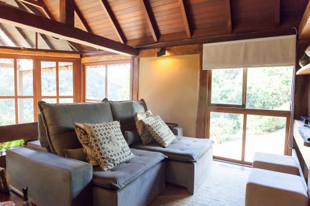 Casa de condomínio à venda com 400m², 4 quartos e 6 vagas Casa de condomínio à venda com 400m², 4 quartos e 6 vagassala 2