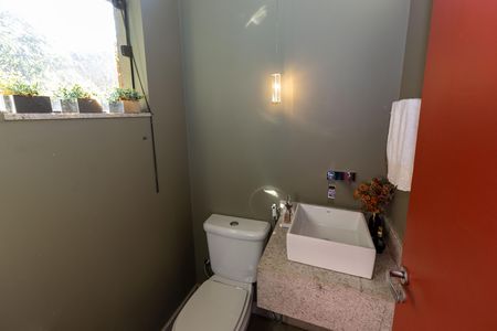 Casa de condomínio à venda com 400m², 4 quartos e 6 vagas Casa de condomínio à venda com 400m², 4 quartos e 6 vagasLavabo
