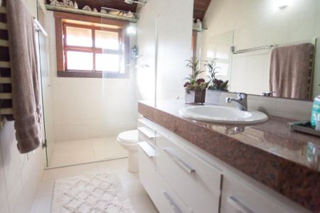 Casa de condomínio à venda com 400m², 4 quartos e 6 vagas Casa de condomínio à venda com 400m², 4 quartos e 6 vagasBanheiro Social