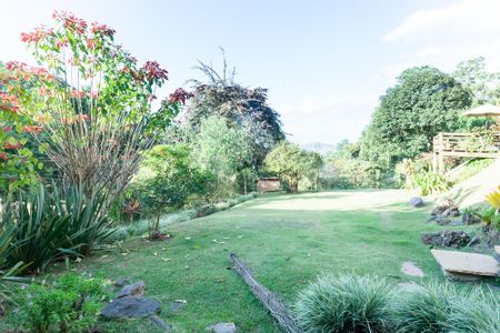 Casa de condomínio à venda com 400m², 4 quartos e 6 vagas Casa de condomínio à venda com 400m², 4 quartos e 6 vagasQuintal