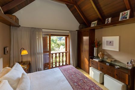 Casa de condomínio à venda com 400m², 4 quartos e 6 vagas Casa de condomínio à venda com 400m², 4 quartos e 6 vagasSuíte