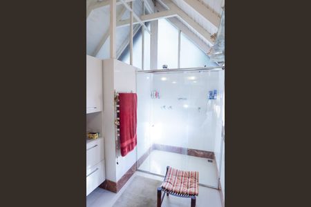 Casa de condomínio à venda com 400m², 4 quartos e 6 vagas Casa de condomínio à venda com 400m², 4 quartos e 6 vagasBanheiro suite