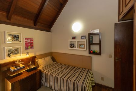 Casa de condomínio à venda com 400m², 4 quartos e 6 vagas Casa de condomínio à venda com 400m², 4 quartos e 6 vagasQuarto 2