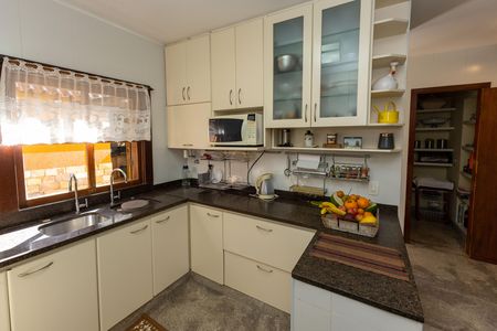 Casa de condomínio à venda com 400m², 4 quartos e 6 vagas Casa de condomínio à venda com 400m², 4 quartos e 6 vagasCozinha