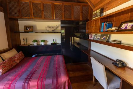Casa de condomínio à venda com 400m², 4 quartos e 6 vagas Casa de condomínio à venda com 400m², 4 quartos e 6 vagasQuarto 1