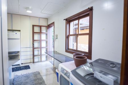 Casa de condomínio à venda com 400m², 4 quartos e 6 vagas Casa de condomínio à venda com 400m², 4 quartos e 6 vagasÁrea de Serviço