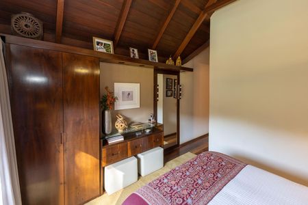Casa de condomínio à venda com 400m², 4 quartos e 6 vagas Casa de condomínio à venda com 400m², 4 quartos e 6 vagasSuíte