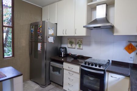 Casa de condomínio à venda com 400m², 4 quartos e 6 vagas Casa de condomínio à venda com 400m², 4 quartos e 6 vagasCozinha