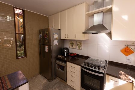 Cozinha de casa de condomínio à venda com 4 quartos, 400m² em Vila D’el Rey, Nova Lima