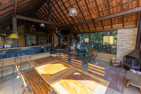 Casa de condomínio à venda com 400m², 4 quartos e 6 vagas Casa de condomínio à venda com 400m², 4 quartos e 6 vagasÁrea Externa