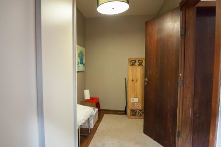 Quarto de Serviço de casa de condomínio à venda com 4 quartos, 400m² em Vila D’el Rey, Nova Lima