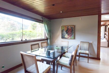 Casa de condomínio à venda com 400m², 4 quartos e 6 vagas Casa de condomínio à venda com 400m², 4 quartos e 6 vagasSala de Jantar