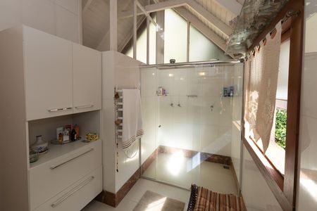 Banheiro da Suíte  de casa de condomínio à venda com 4 quartos, 400m² em Vila D’el Rey, Nova Lima