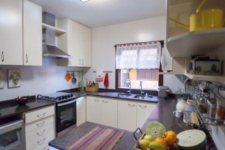 Casa de condomínio à venda com 400m², 4 quartos e 6 vagas Casa de condomínio à venda com 400m², 4 quartos e 6 vagasCozinha