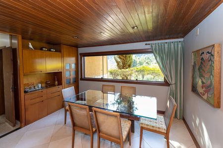 Casa de condomínio à venda com 400m², 4 quartos e 6 vagas Casa de condomínio à venda com 400m², 4 quartos e 6 vagasSala de Jantar
