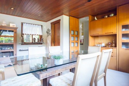 Casa de condomínio à venda com 400m², 4 quartos e 6 vagas Casa de condomínio à venda com 400m², 4 quartos e 6 vagasSala de Jantar