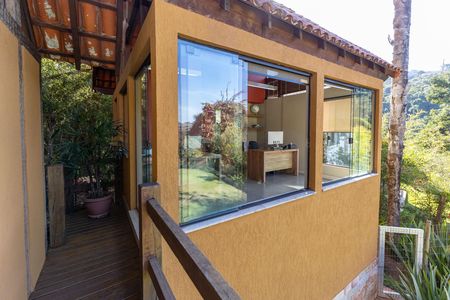 Casa de condomínio à venda com 400m², 4 quartos e 6 vagas Casa de condomínio à venda com 400m², 4 quartos e 6 vagasCorredor