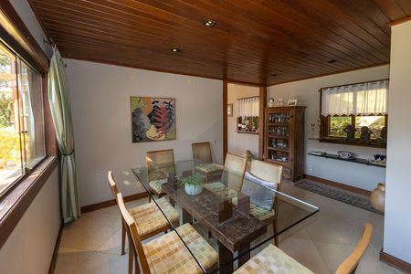 Casa de condomínio à venda com 400m², 4 quartos e 6 vagas Casa de condomínio à venda com 400m², 4 quartos e 6 vagasSala de Jantar