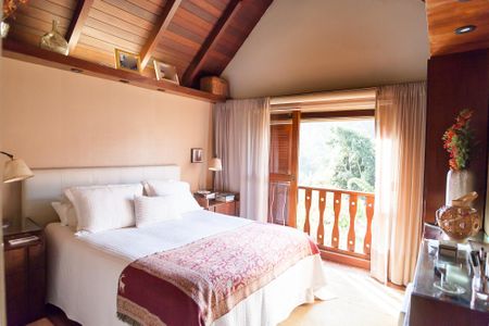 Casa de condomínio à venda com 400m², 4 quartos e 6 vagas Casa de condomínio à venda com 400m², 4 quartos e 6 vagassuite