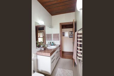Casa de condomínio à venda com 400m², 4 quartos e 6 vagas Casa de condomínio à venda com 400m², 4 quartos e 6 vagasBanheiro Social