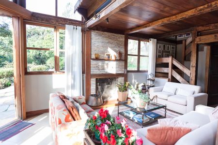 Casa de condomínio à venda com 400m², 4 quartos e 6 vagas Casa de condomínio à venda com 400m², 4 quartos e 6 vagassala